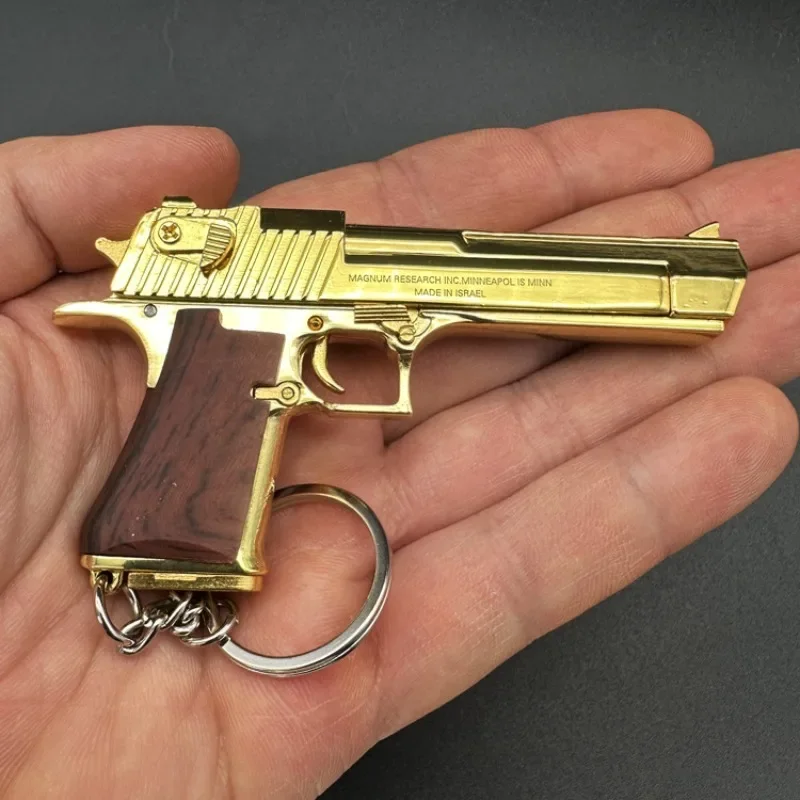 Imitation Wood Grain Handle 1:3 Size Metal Desert Eagle Pistol Model Toys Gun Key Chain Decoration Crafts Figurines & Miniatures