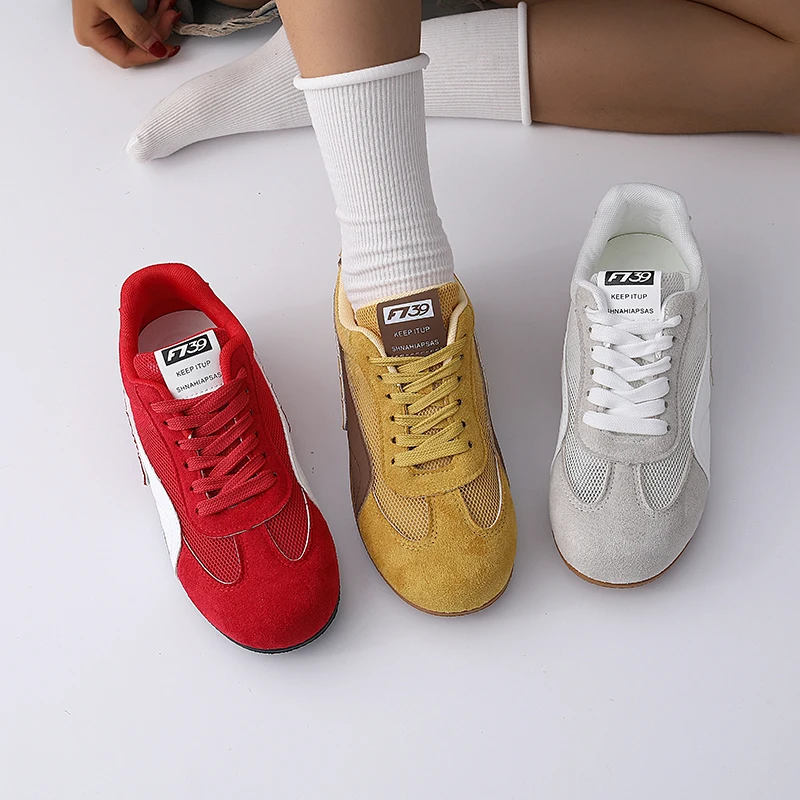 2025 جديد وصول المرأة كعب مسطح الأبيض عداء أحذية رياضية النمط الألماني أحذية تدريب كل مباراة أفضل بائع الخريف الرياضة عادية