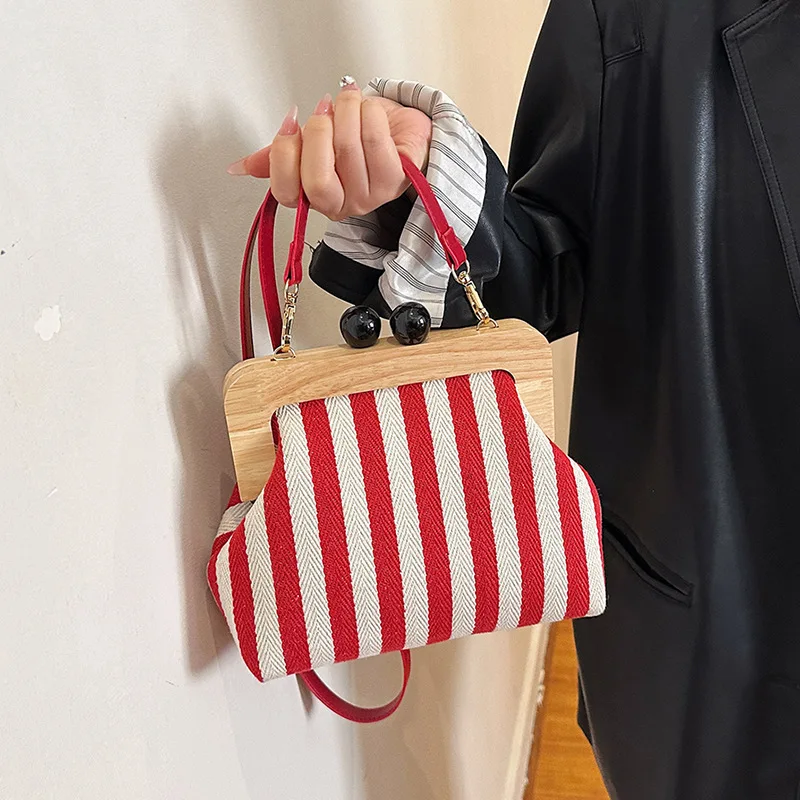 Fashion Striped Wooden Clip Shell Women Shoulder Bags Elegant Crossbody Bags Clutch Purses for Party 2024