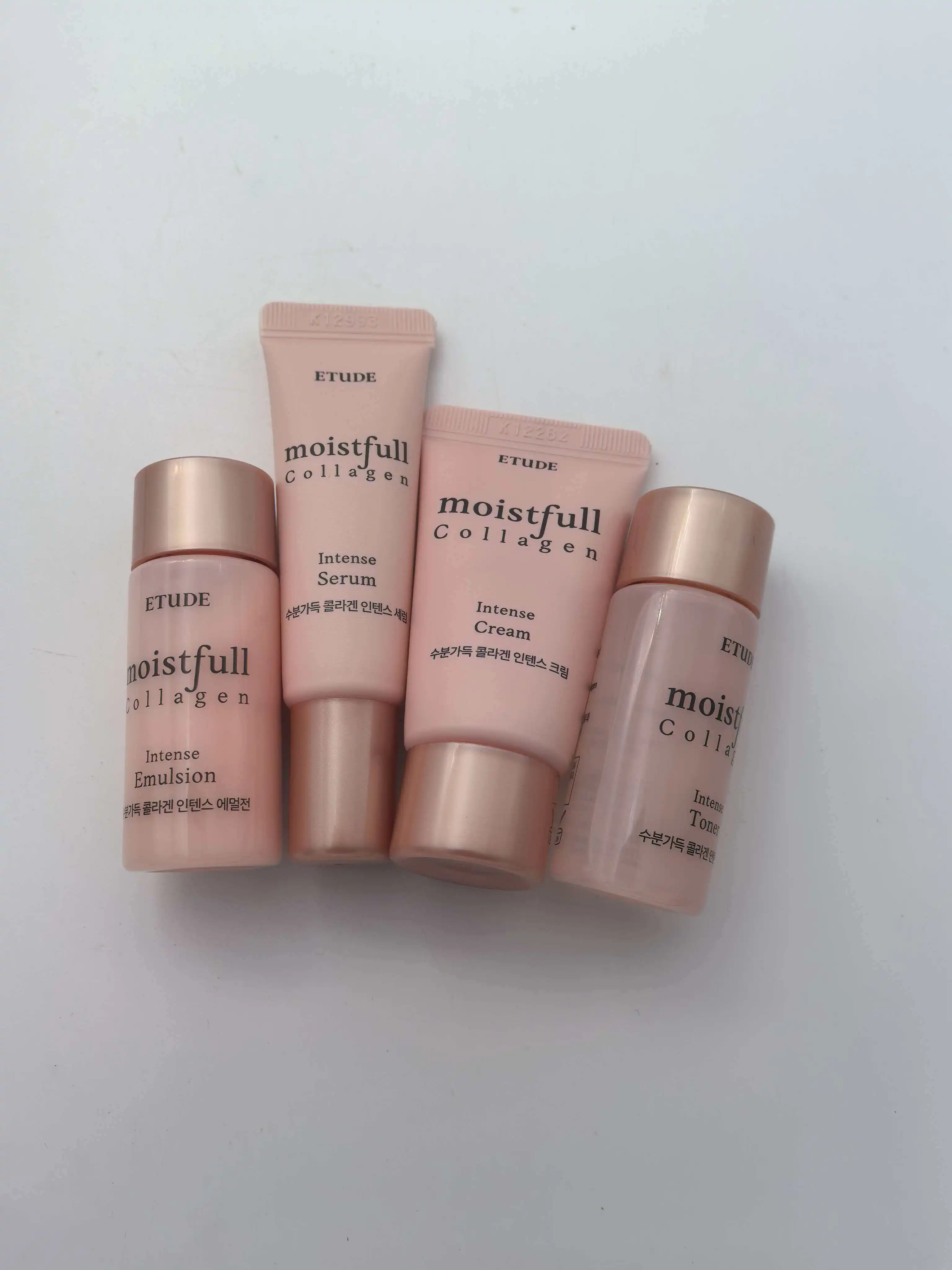 Conjunto de Cuidados com a Pele Etude House Moistfull Intense Collagen 4 Peças em Tamanho Mini para Viagem