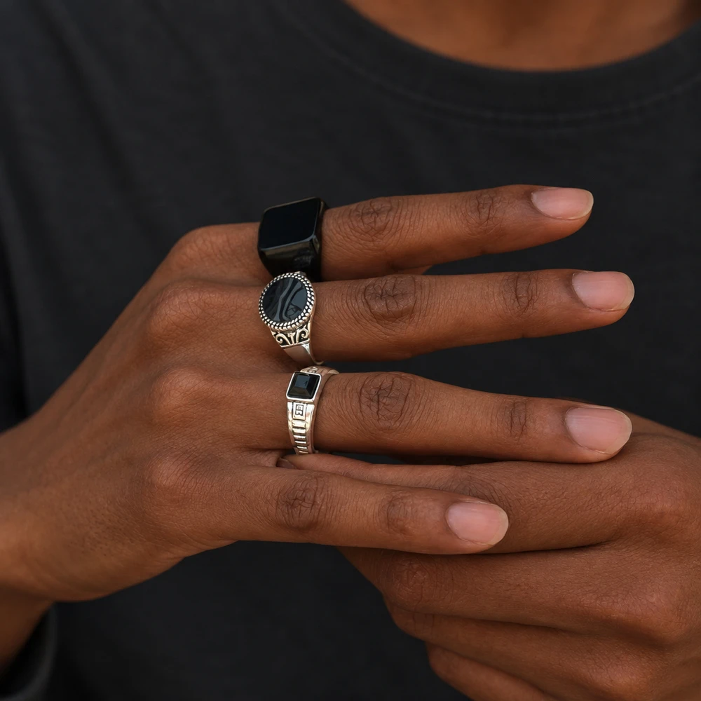 Dunkles Ring-Set für Herren, schwarzer, quadratischer oder silberfarbener, runder Siegelring mit Gravur, urbaner Vintage-Statement-Stil – Detail 3