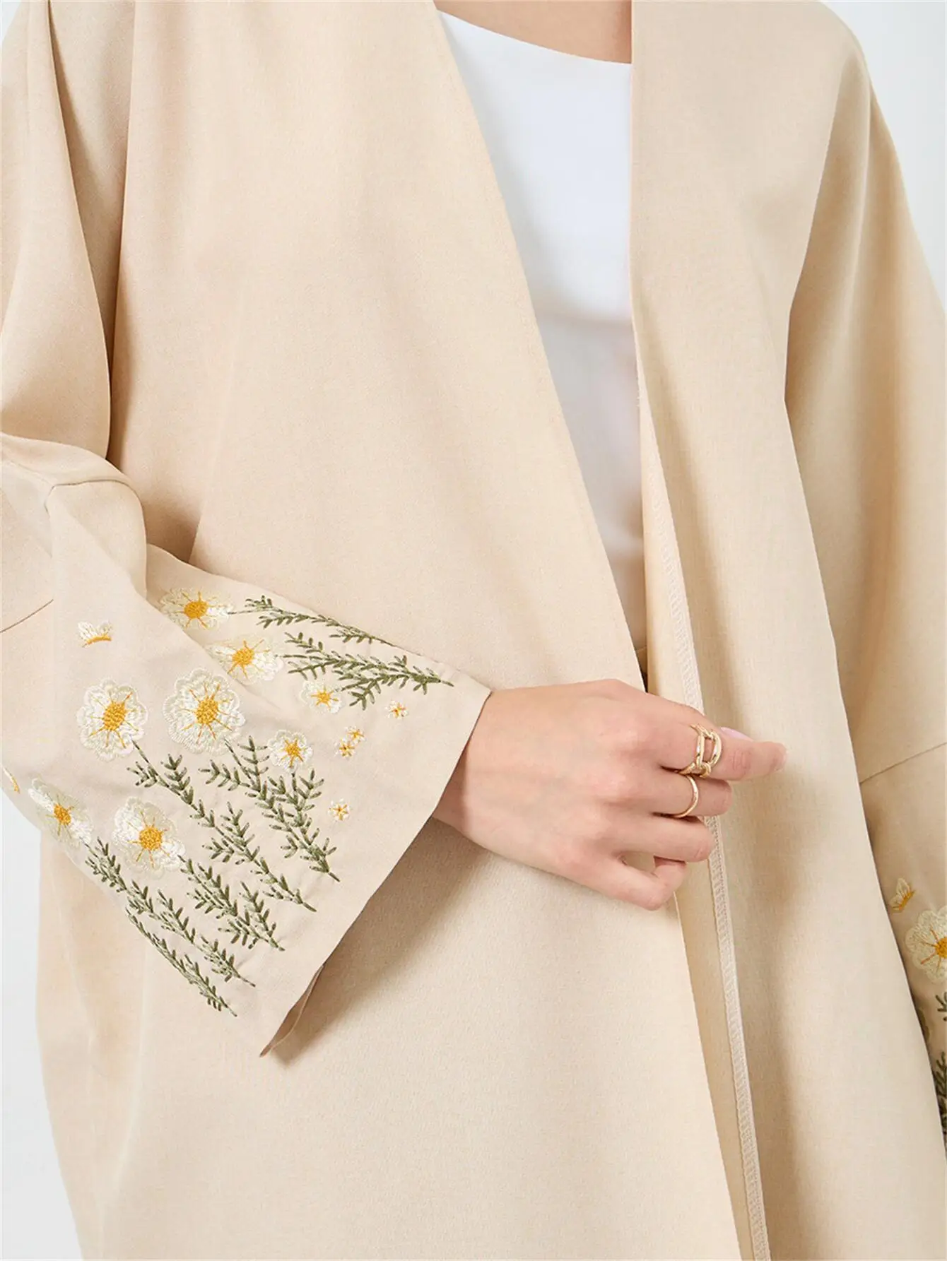 عباية أنيقة للنساء المسلمات في الشرق الأوسط بأكمام طويلة ومطرزة بالزهور عبايات إسلامية فساتين ماكسي قفطان عربي جلباب