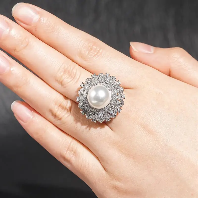 Huitan Wunderschöner runder Damenring mit Imitationsperle, ausgefallenes Zubehör für Hochzeit, Verlobung, edler, voll glänzender CZ-Damenschmuck, Geschenk – Detail 4