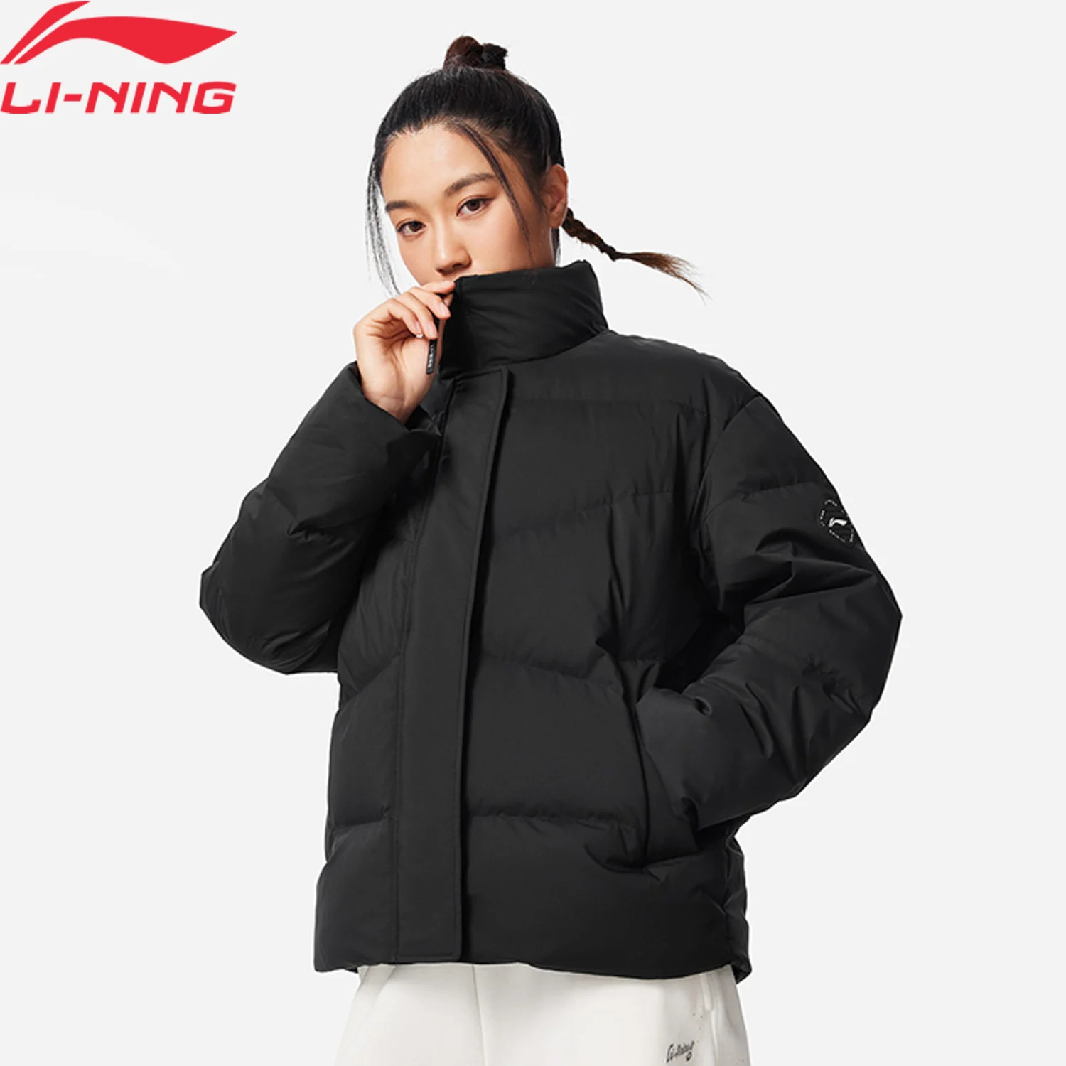 

Li-Ning женское тренировочное короткое пуховое пальто зимнее теплое LN WATER PROOF фитнес удобная спортивная куртка с подкладкой AYMV196