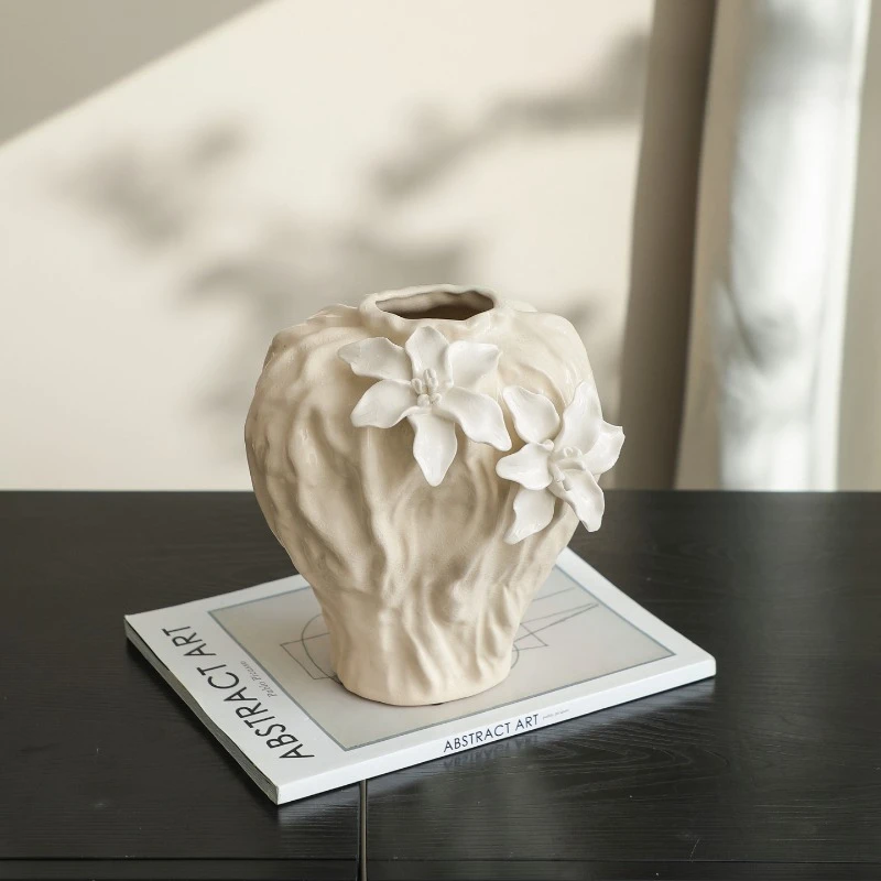 ins wind cream white three-dimensional flower ceramic vase, high-end dining table decorative flower arrangement device