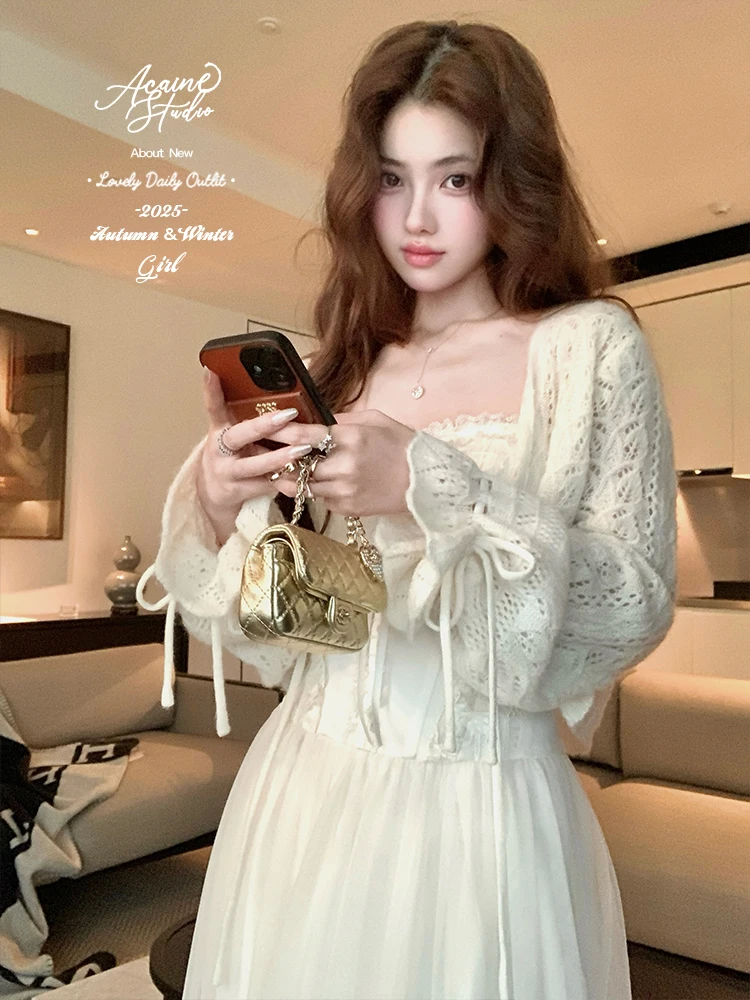 

Ele V-Ne Long Sve Knitted Open Cardigan Women's Outerwear Hollow out Soft Fabric Floral Sve Trendy Top for Autumn