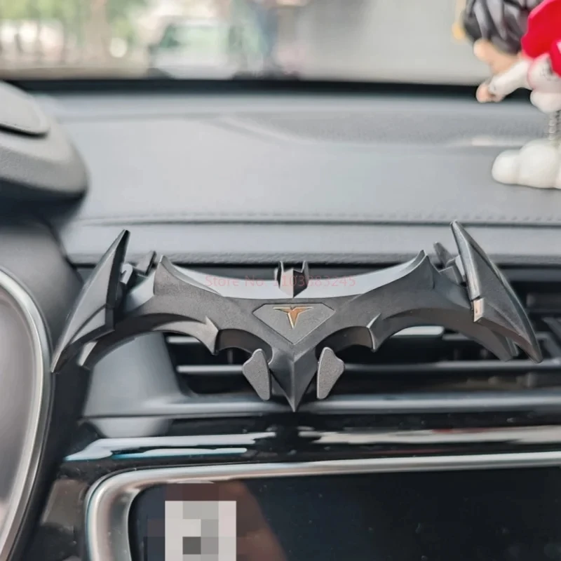 Quente bonito batman tipo fivela de gravidade suportes de telefone do carro saída de ar quadro de suporte de navegação adequado para todos os dispositivos de 4-6,5 Polegada