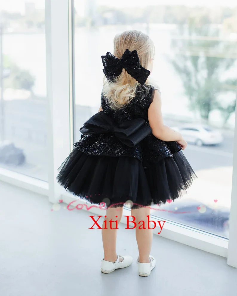 สีชมพูน่ารักประดับด้วยลูกปัดแขนกุด 3D ผีเสื้อโบว์ดอกไม้สาวชุดสําหรับงานแต่งงานเด็ก Eucharistic ชุดวันเกิด