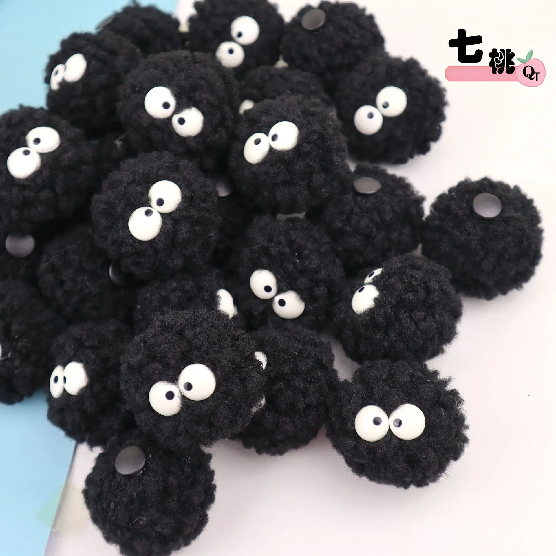 

Декоративный шарик-шарм для обуви в виде черного угольного котика (дымовой снеговик) для сандалий Crocs, креативный аксессуар для самостоятельного украшения, незаменимый элемент.