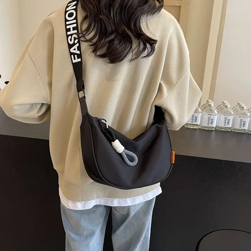 

Girls Korean Crossbody Dumpling Bag Women Versatile Girls Casual Nylon Cloth Bag Large Capacity Solid Color Canvas Shoulder Bag