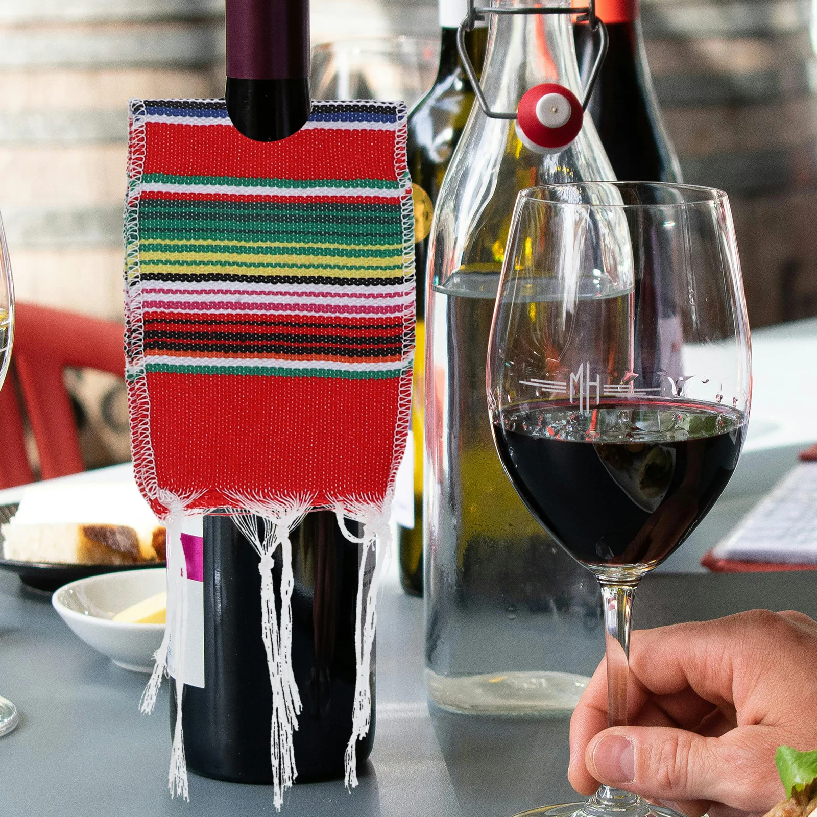 

4Pcs Rainbow Striped Beer Bottle Ponchos Colorful Mini Serapes Covers Mexican Party Decoration Cinco De Mayo Bar Tools