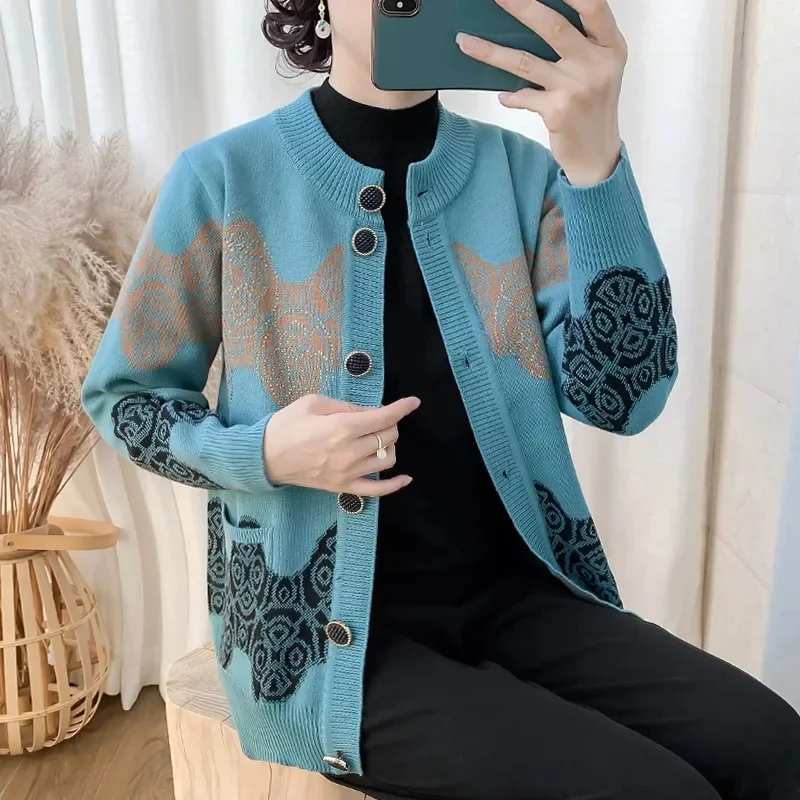 

Mom Autumn Clothes 2022 Coats Middle-Aged Elderly Female Tops Grandma Sweaters Cardigans Winter Knitted Sweaters Elderly Clothes