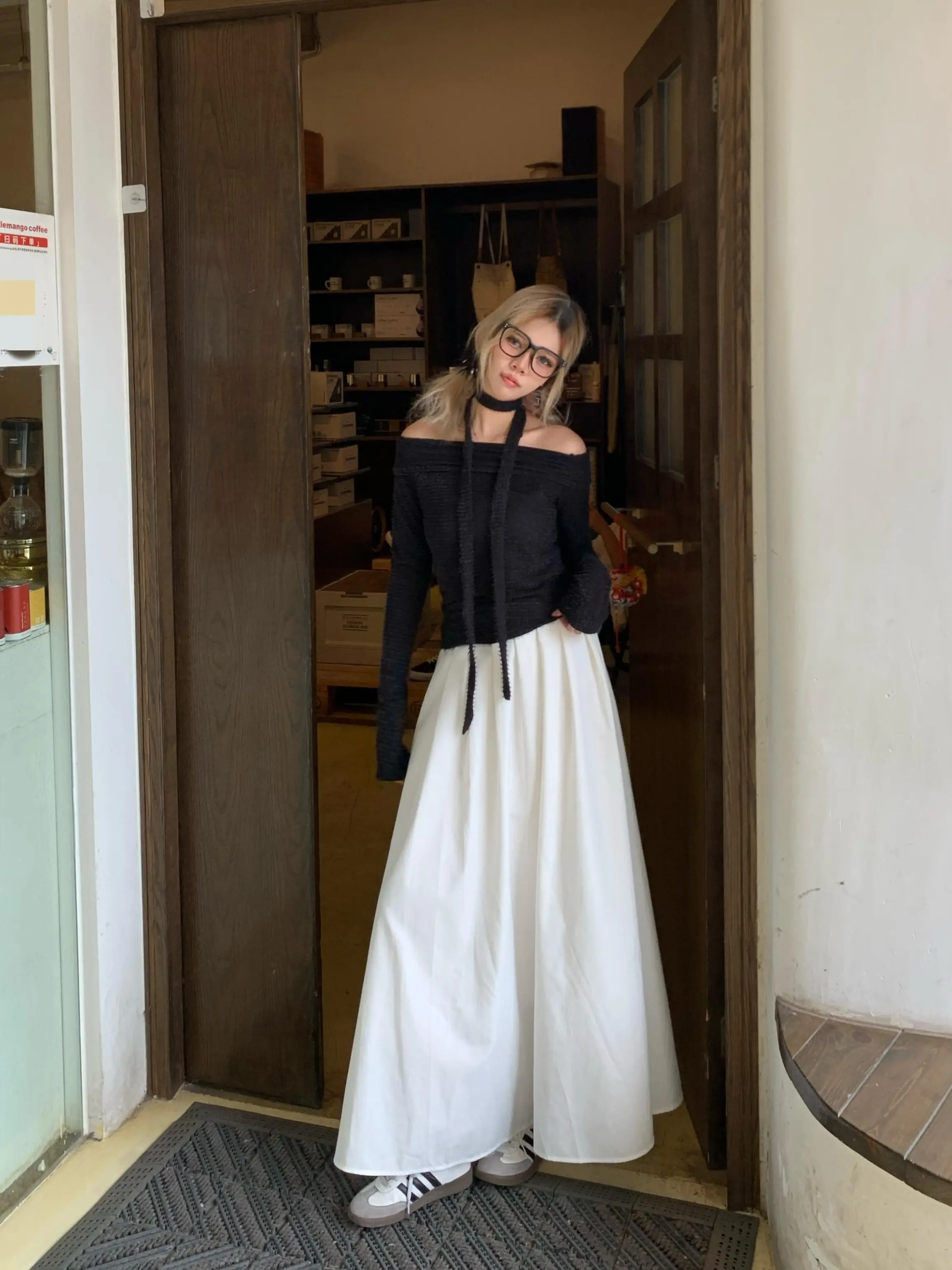 

Domx Spring and Autum High-Waisted White Skirt with Large Skirt, A-Line Long Skirt, Slimming Look and Tall Umbrella Skirt, Drapedy Pleated Skirt