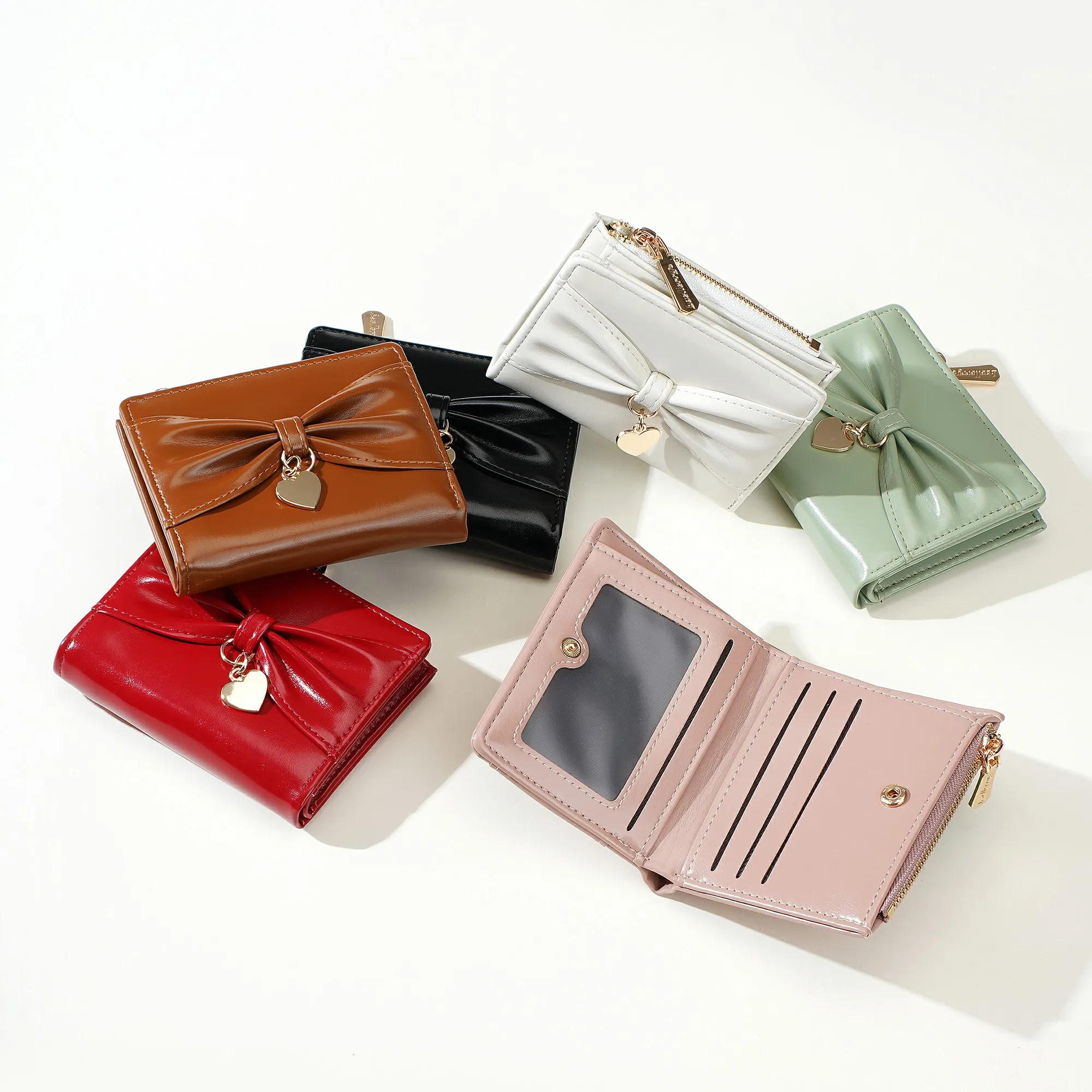 1 Stück Damen-Mini-Geldbörse mit Schleifenmuster, tragbare Münztasche in Herzform, leichte Taschen-Geldbörse für Reisen und Urlaub, einfarbige, minimalistische Kartenhülle, süße Geldbörse in Dopamin-Farben für Mädchen, das perfekte Geschenk für Mädchen. – Detail 17