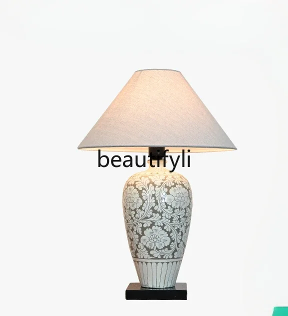 

French retro art desk lamp Nanyang style living room study entrance bedroom hand-carved ceramic lamp