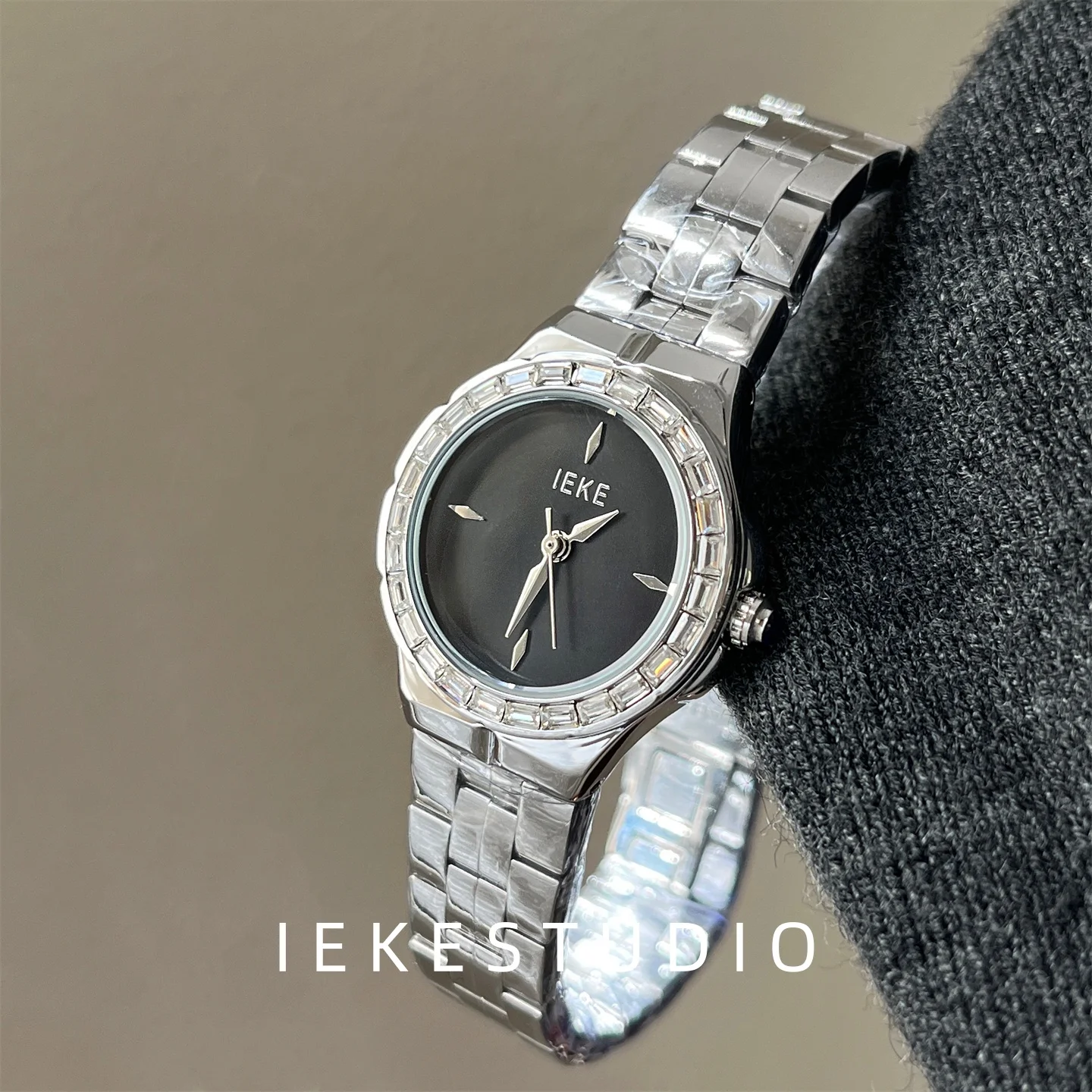 Metal Watch for Women - Round Luxury Niche Exquisite High-End Small Watch Ladies' Steel Bracelet Wristwatch for Work