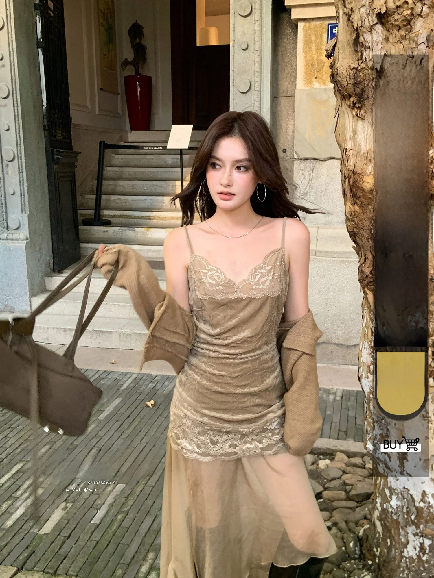 

Бархатный укороченный топ KAS с кружевными вставками, утягивающий, в стиле Pure Desire, базовый, ультракороткий, повседневный, с длинным рукавом, V-образный вырез