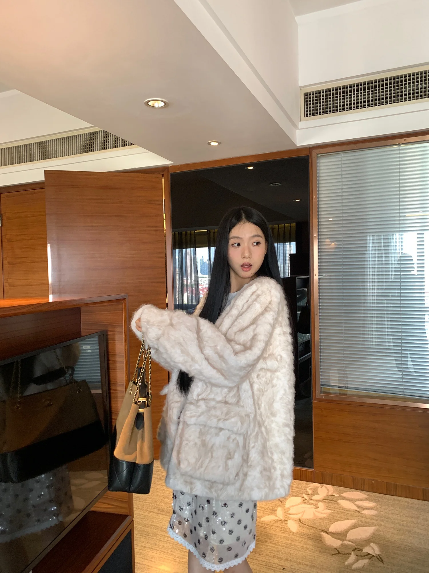 

YOUTHLE Faionable Thiened Long Lamb Fur Jaet Women's Autumn Winter Loose Fluffy Lazy Top Casual Sle Stand Version