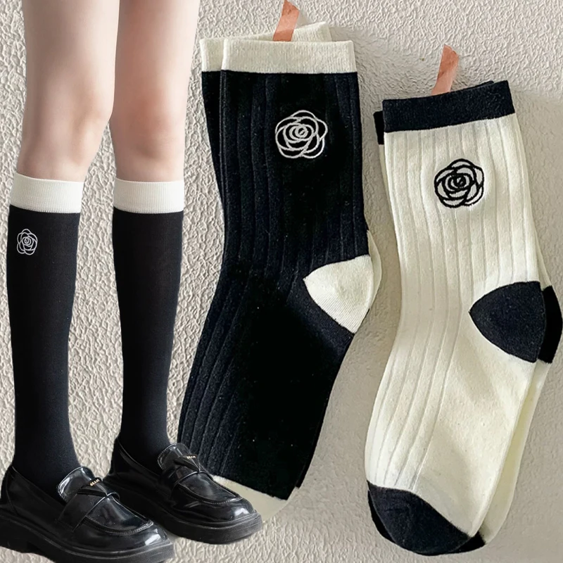 

Black White Camellia Flower Socks Women Girls Sweet Lolita Embroidered Flowers Cotton Calf Stockings Retro Ins Mid-tube Sock