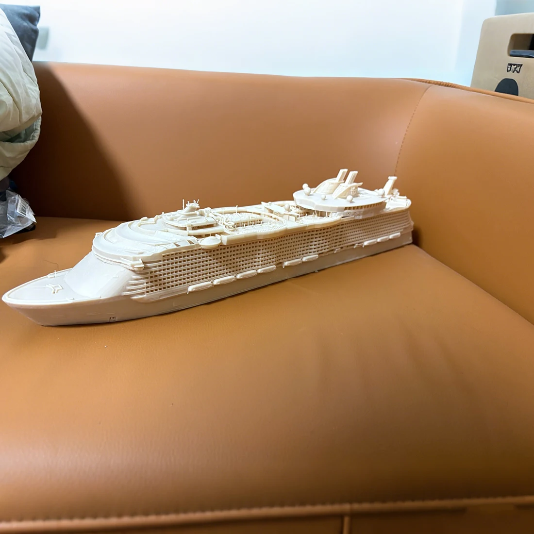 

Модель круизного лайнера Royal Caribbean в масштабе 1/700, 51 см, 3D-сегментированная печатная статическая модель корабля, игрушка-украшение, модель круизного лайнера