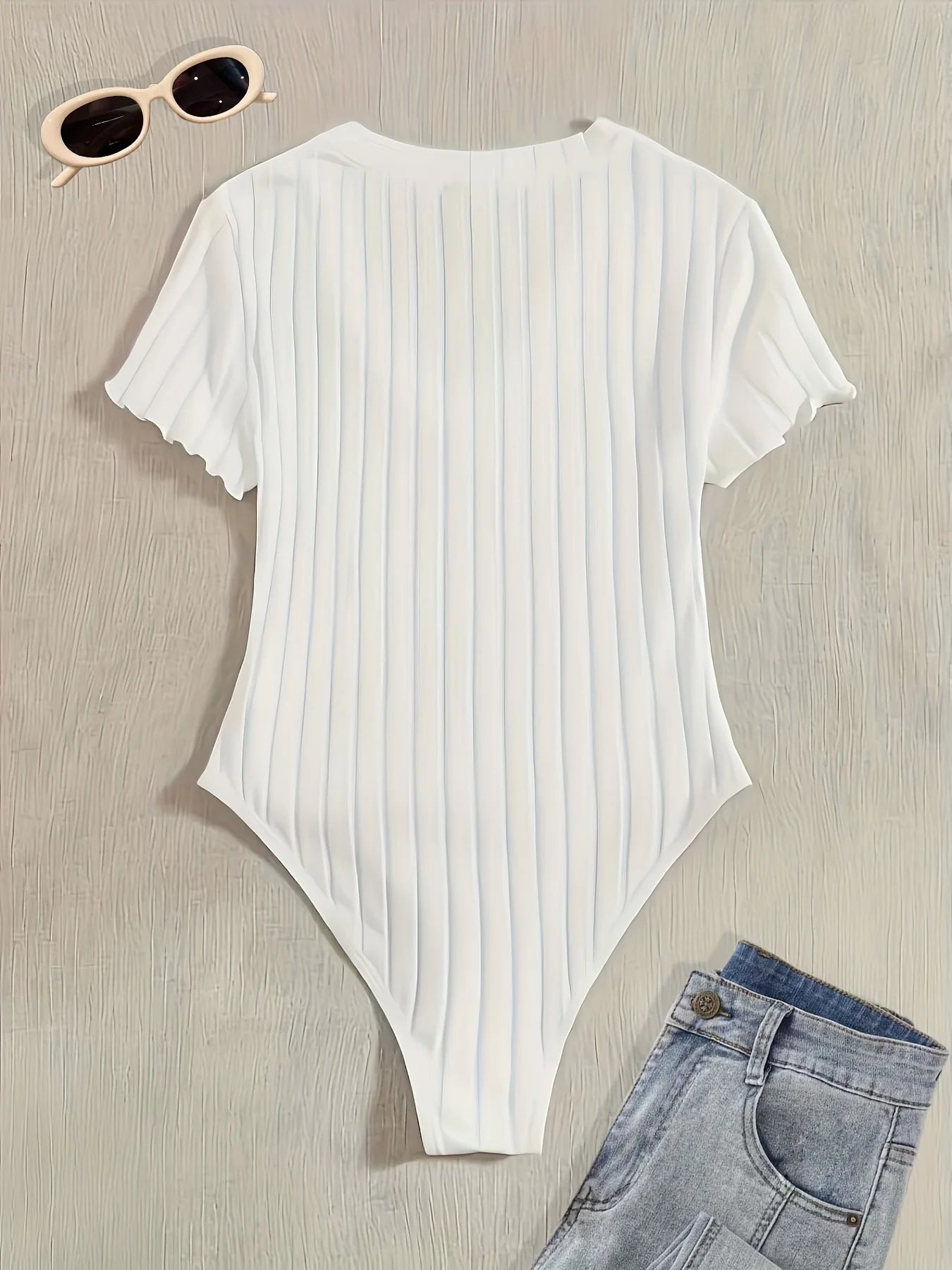 Neues kurzärmeliges, schmales T-Shirt mit V-Ausschnitt, sexy und vielseitiger, eng anliegender Jumpsuit. – Detail 7