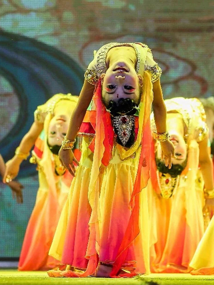 Dunhuang children's dance costumes classical flying clouds and rivers dance ethnic costumes festival pipa performance costumes