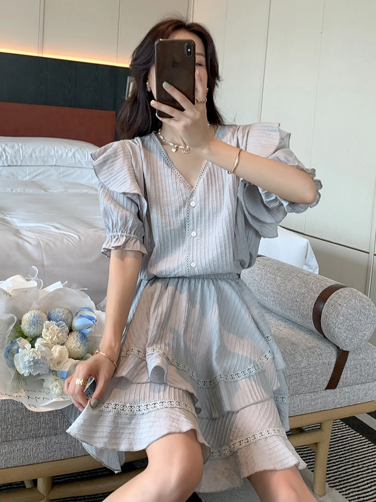 

Ele Lace Bubble Sve V-Ne irt And f Skirt Two-Piece Set for Women in Their 20s And 30s Summer Faion Ensemble