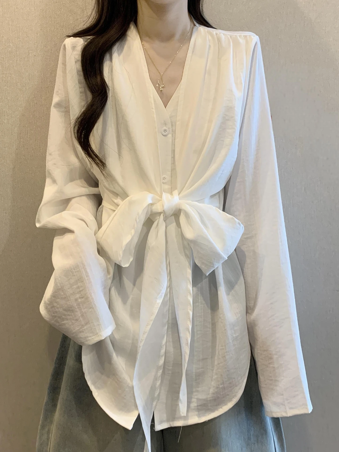 

Женская удлиненная блузка с V-образным вырезом и длинными рукавами, утягивающая талию, средней длины, в корейском стиле, для ранней весны, больших размеров, для повседневной носки