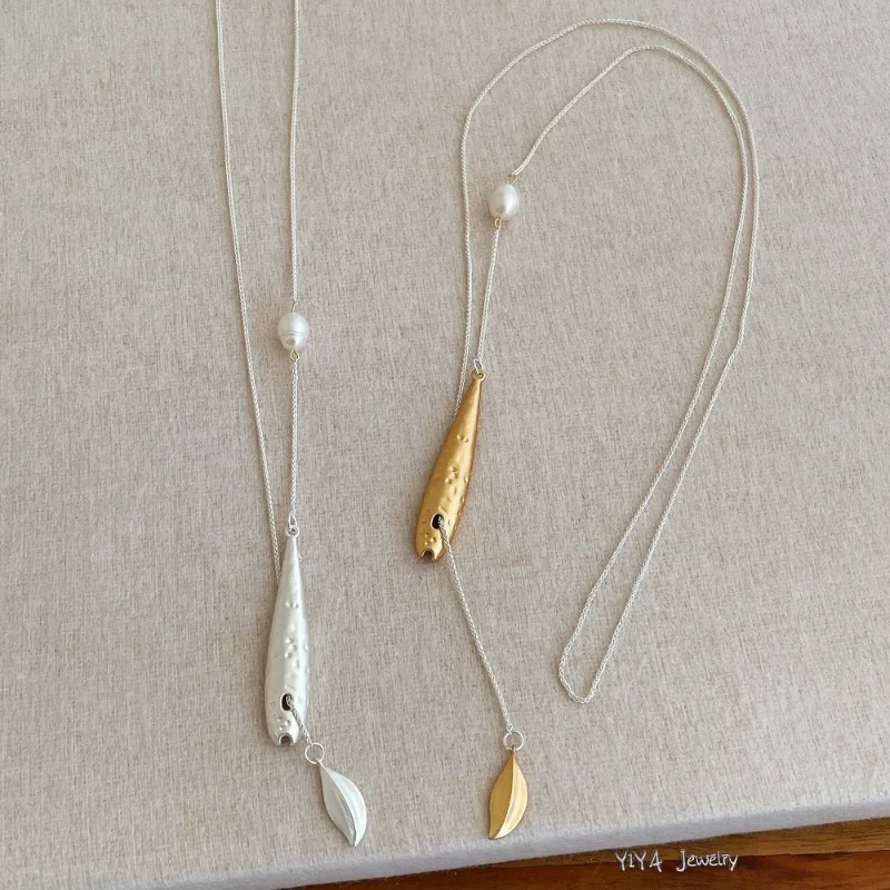 Minar Einfache Halsketten mit natürlichen Süßwasserperlen, mattfarben, metallisch, Wassertropfen-Blatt-Anhänger, für Damen, verstellbarer Y-förmiger Choker
