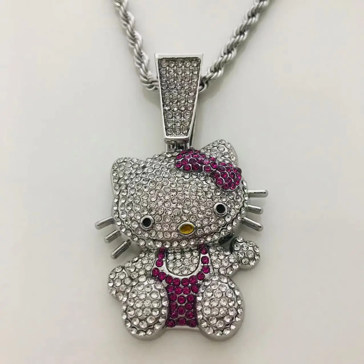 Colar de pingente liga zinco Hello Kitty para homens e mulheres, corrente cubana, fofo, diamante, diamante, kawaii, hip hop, moda