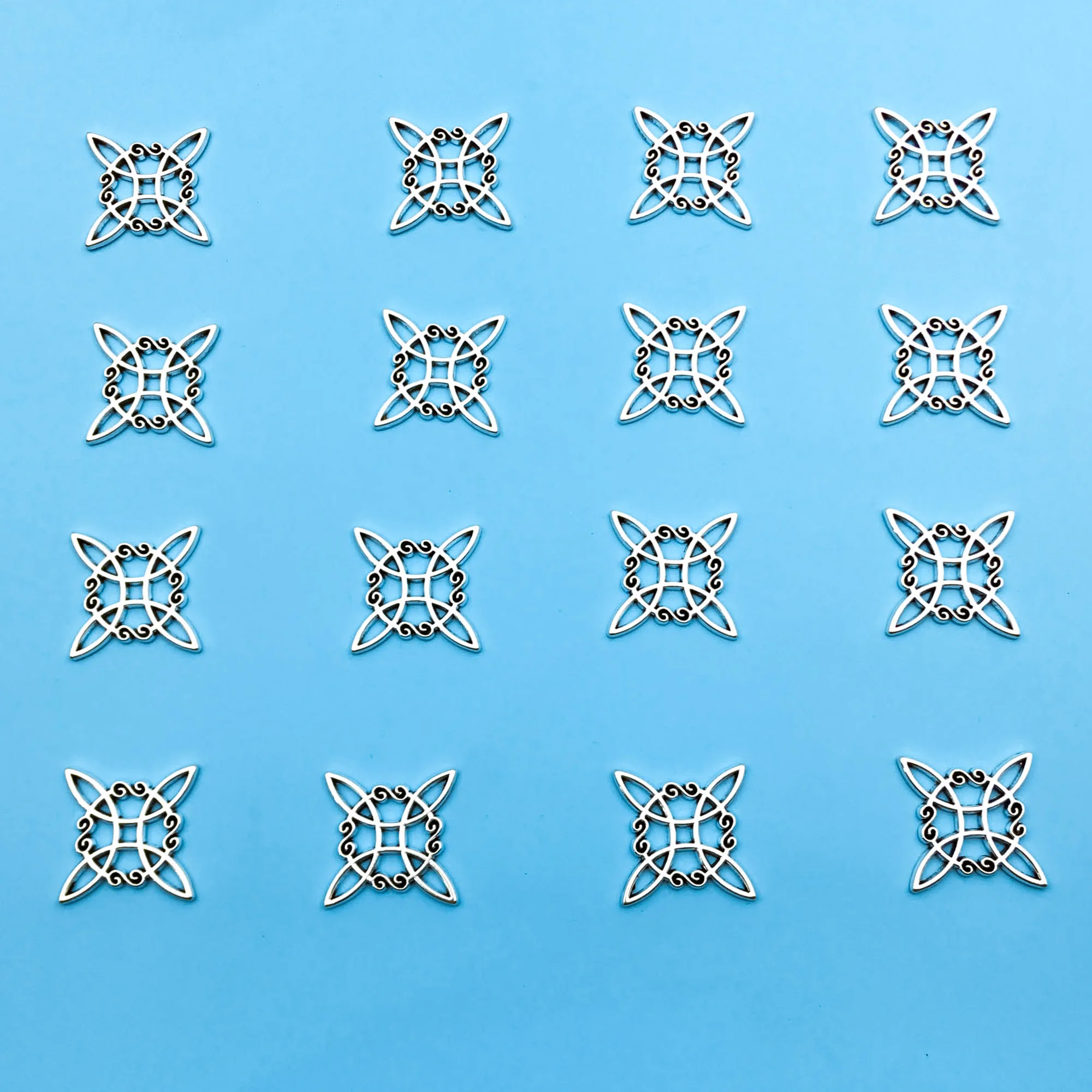 10/20 Stück Antik Silbrig Simulierter irischer Knoten Muster Charms Legierung Retro Anhänger für DIY Schmuckherstellung Bastelzubehör