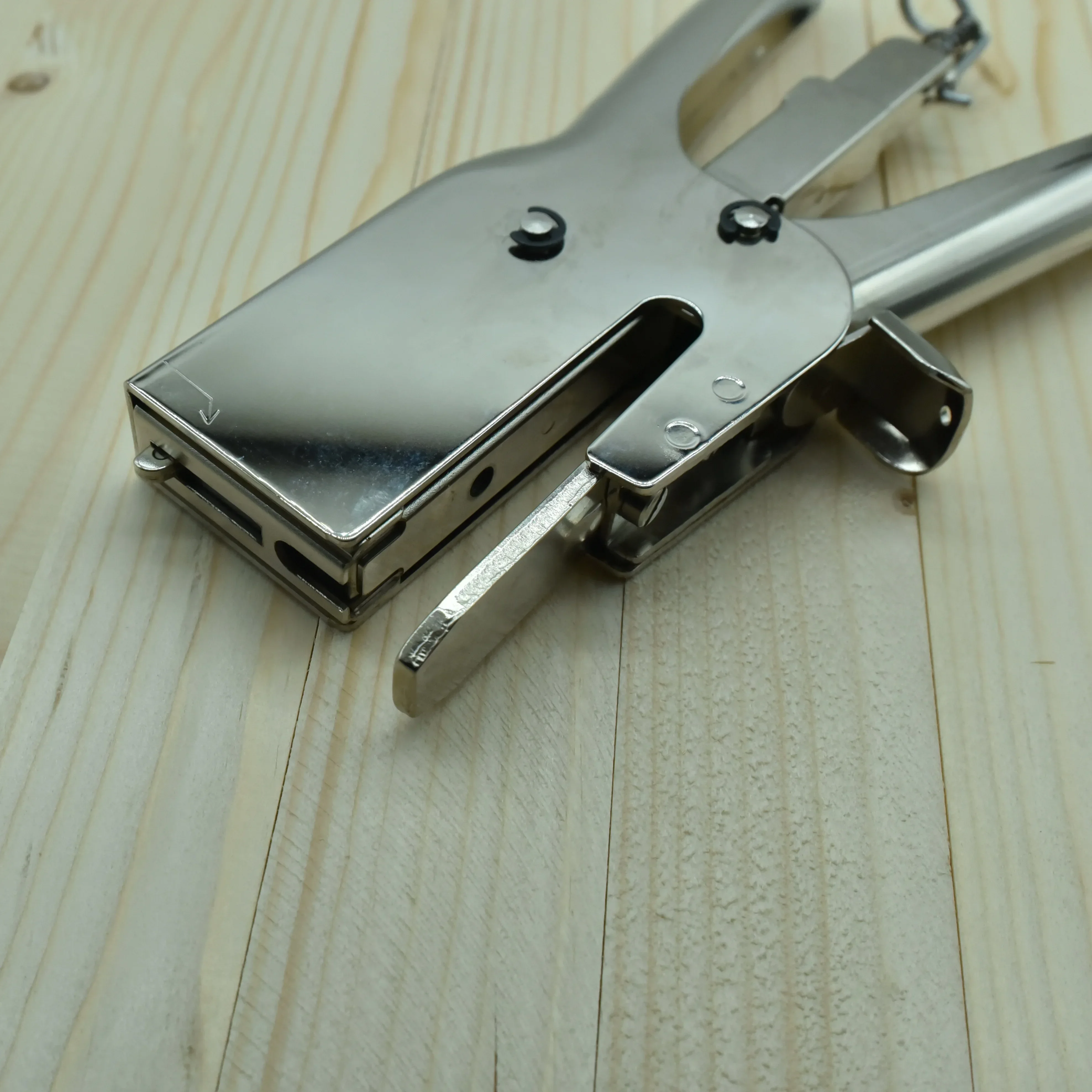 

NEW All steel construction 73 staples Stapling Pliers for sealing small boxes and papers