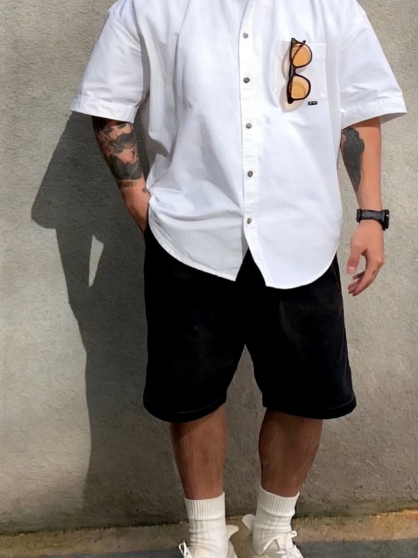 

Мужские джинсовые шорты Original Black Slim Denim Retro Drip. Аксессуары и ремни в комплект не входят.