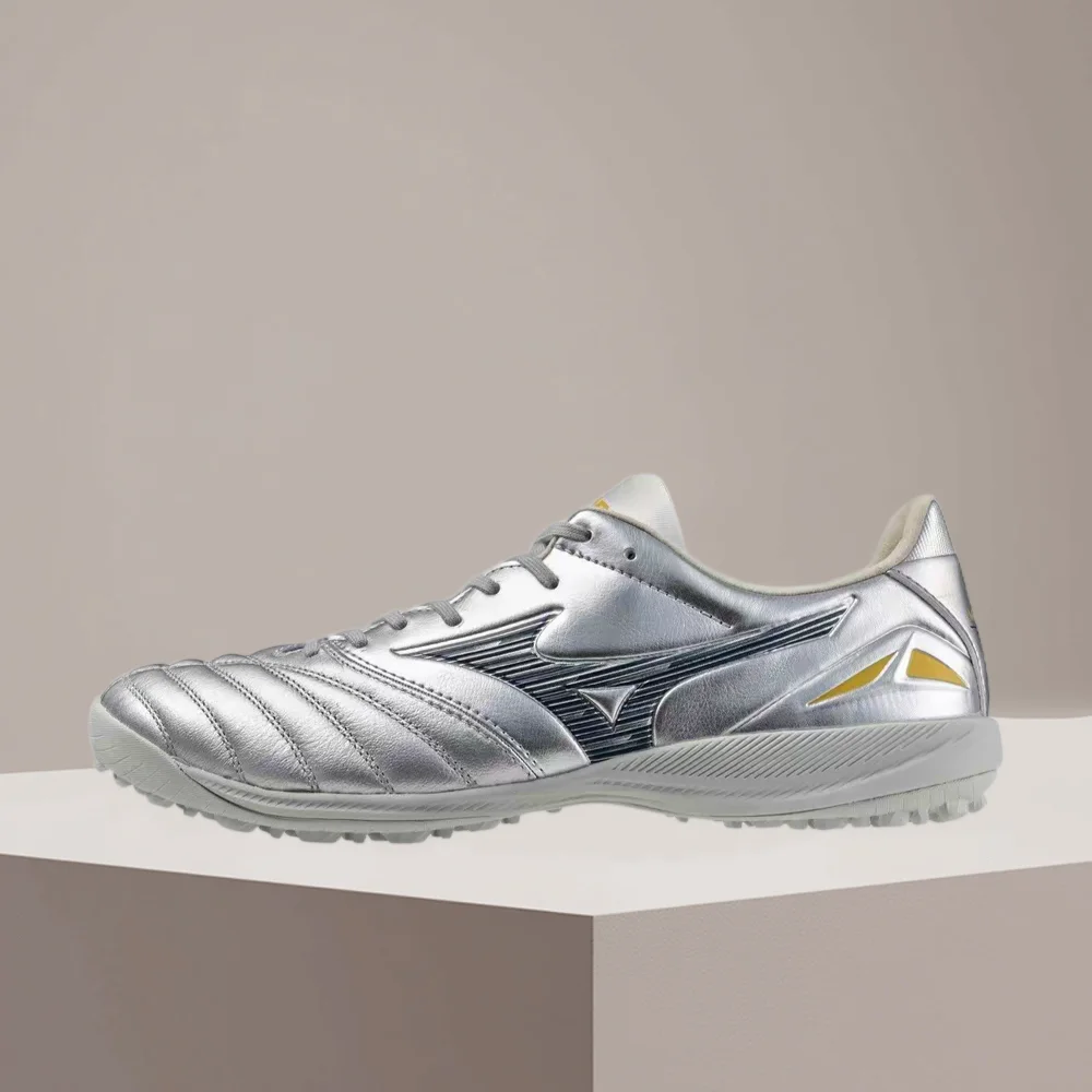 Мужские футбольные бутсы Mizuno Morelia Neo IV Pro серебристого цвета – стильный модный дизайн, нескользящее сцепление и долговечная универсальность P1GD253504