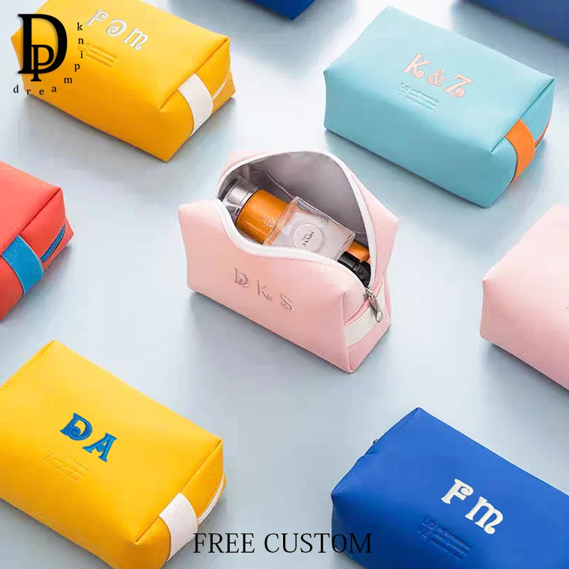 

Travel Portable Custom Initials Cosmetic Bag Candy Color Embroidery Letters PU Leather Make Up Case Zip Waterproof Toiletry Bag