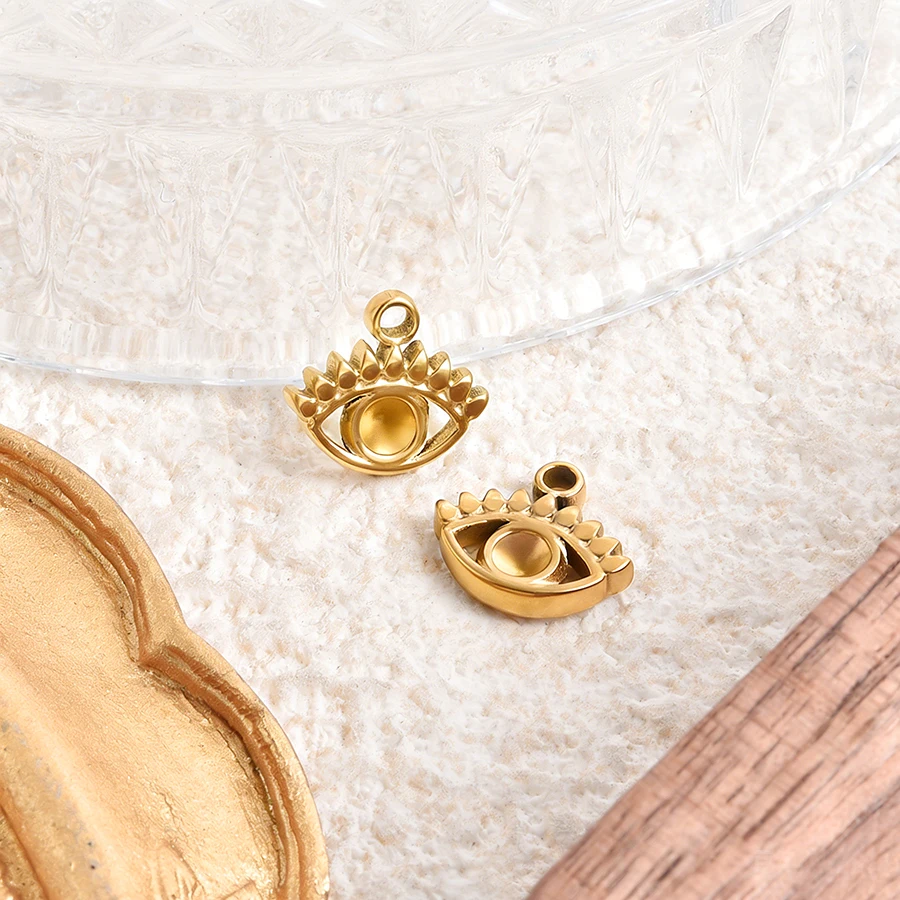 5 Stück goldfarbene Anhänger mit Strass-Cabochons in Herz-, Stern-, Augen- und Blumenform aus Edelstahl für die Schmuckherstellung. – Detail 1