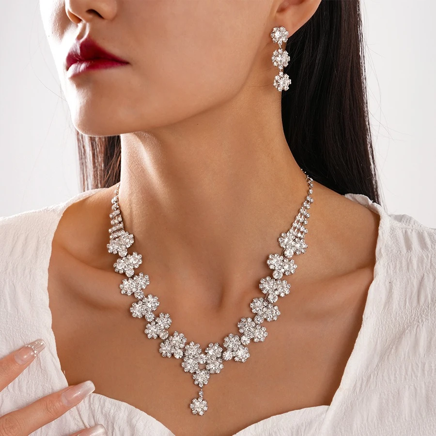 

2 Pcs Inlaid Rhinestones Sunflower Pendant Necklaces Exquisite Collarbone Chain Luxury Retro Dangle Earrings Jewelry Set Wedding