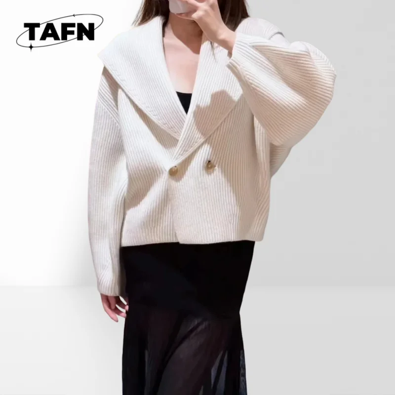 

Женский кашемировый кардиган в стиле ретро — теплый и удобный для повседневного ношения. Стиль и уютный теплый для повседневной носки AI1425