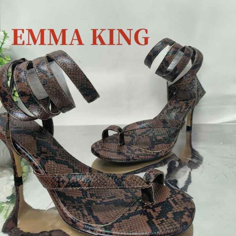 خمر الأفعى نمط الكاحل التفاف الصنادل أزياء النساء الكاحل الرياح رقيقة أحذية عالية الكعب الفاخرة تصميم الصنادل المرأة مضخات