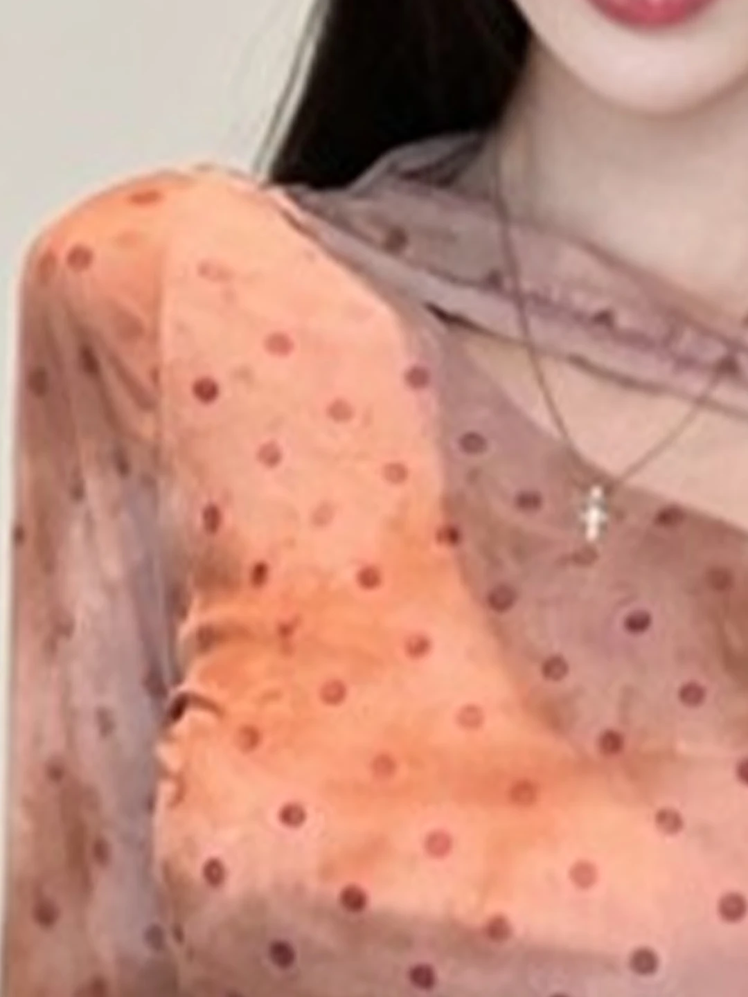 한국 스타일의 달콤하고 시크하며 섹시한 폴카 도트 긴팔 - Base Layer Top 리뷰 및 가격