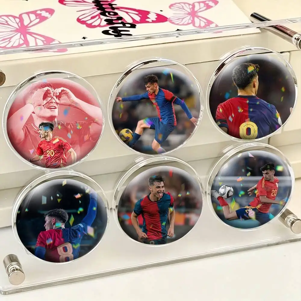 Pedro Gonzalez Lopez  25 32 44 58 75mm Badges Personalized Round Brooches Pins Accessory Gift