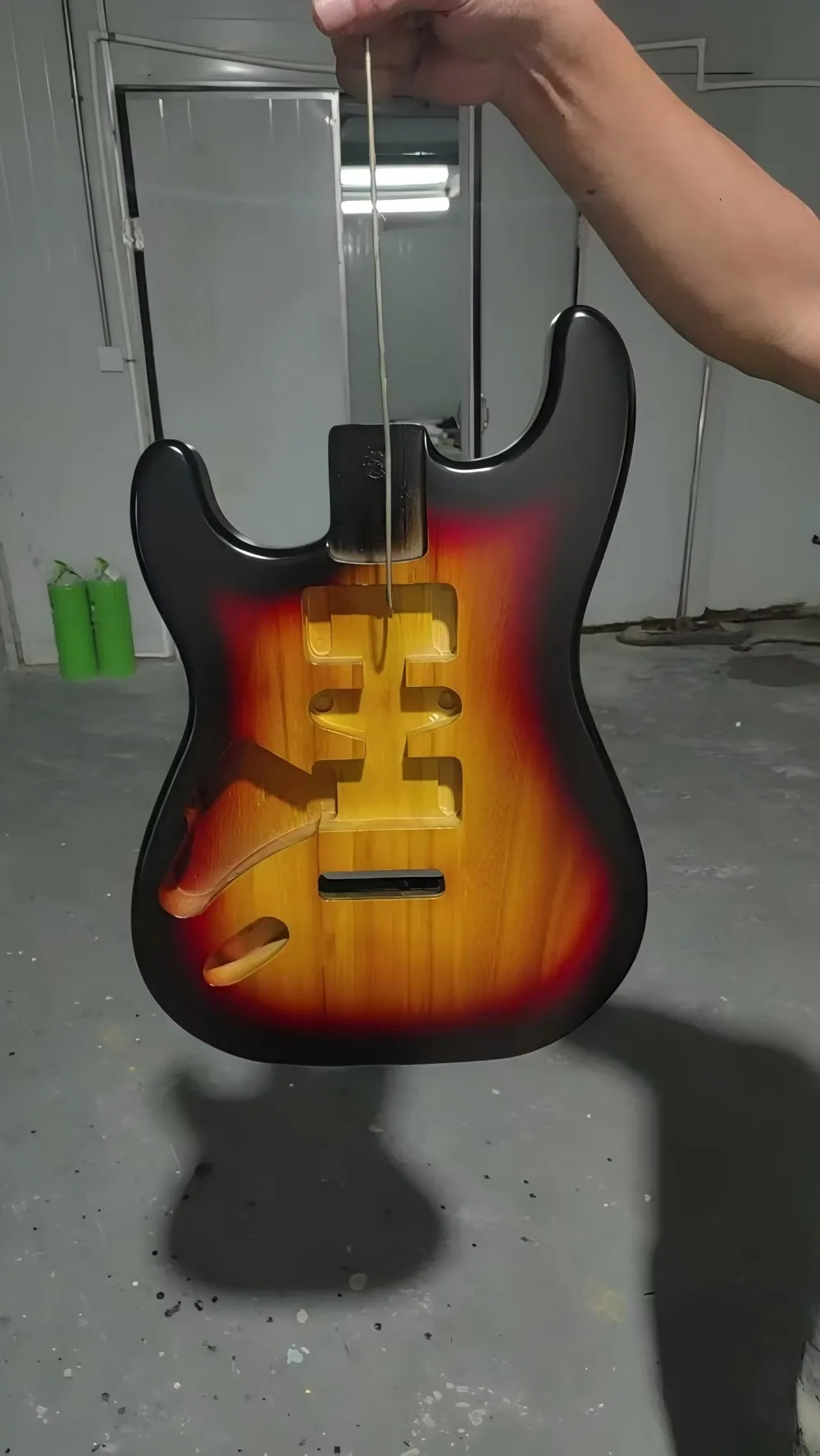 Left-handed electric guitar body! Just the body! Sunset color left-handed guitar body! Not a complete guitar!