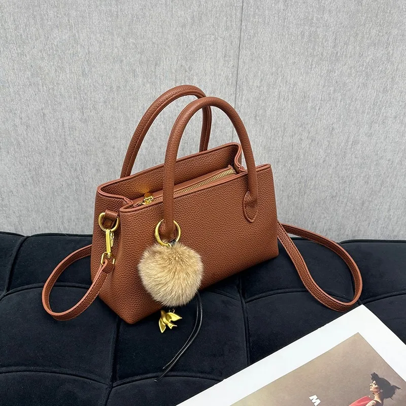 

Designer Elegant Vintage Diaper Bag For Women Leather Large Capacity Tote Luxury Minimalist Classic Fashionable Stylish Commuter