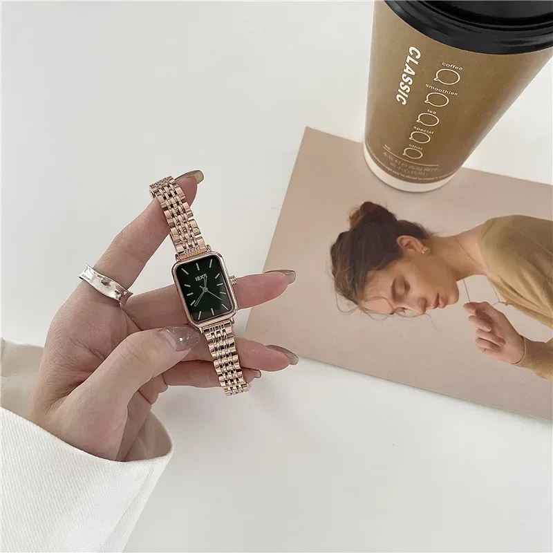 Reloj cuadrado de lujo para mujer, pulsera de cuarzo de acero inoxidable, resistente al agua, con esfera Simple, color dorado y plateado