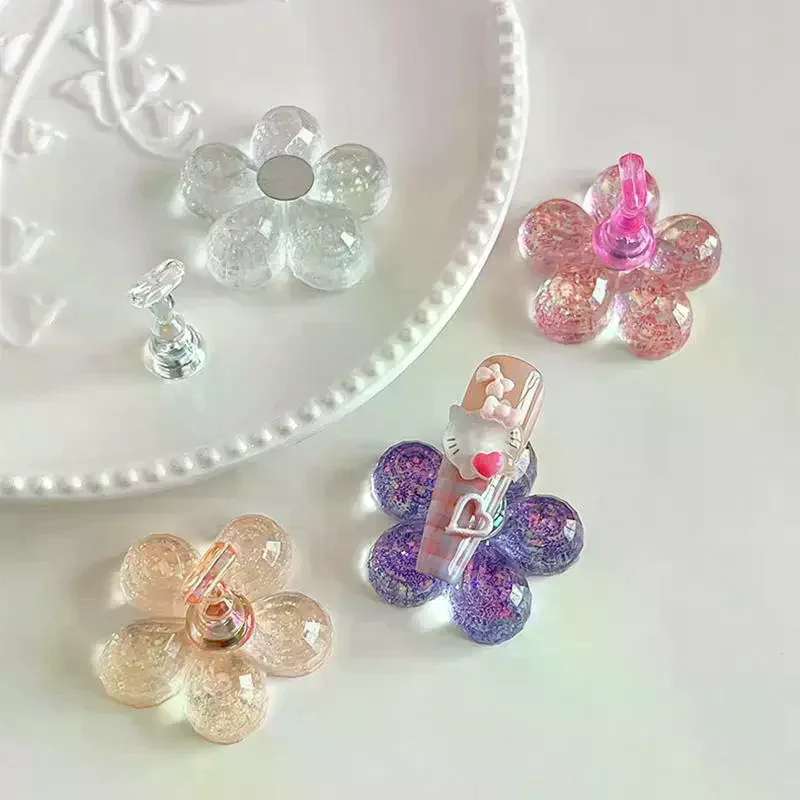 ชุดอุปกรณ์ฝึกทำเล็บปลอมพร้อมที่วางแม่เหล็กสำหรับติดเล็บปลอม  แบบมีกลิตเตอร์ ลายดอกไม้  วัสดุพลาสติก  อุปกรณ์ทำเล็บ