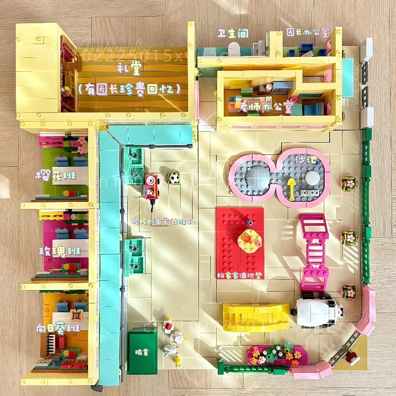 Nowe klocki Keeppley Crayon Shin-chan Futaba, budynki przedszkola, duże zabawki do składania, model sceny ulicznej z anime, prezent