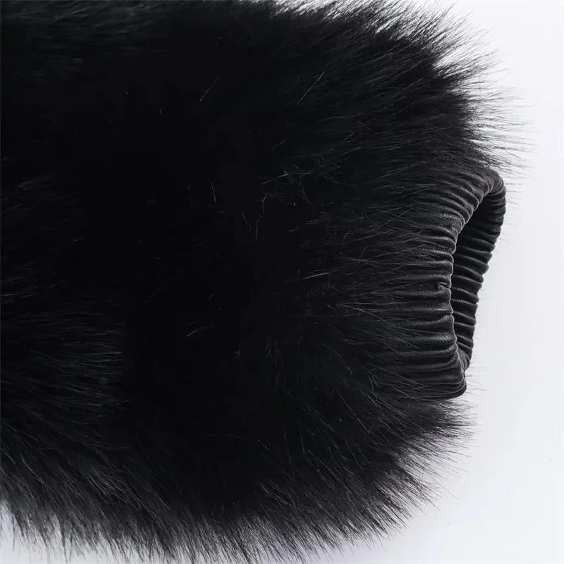 เสื้อโค้ทผู้หญิง ฤดูหนาว 2025 รุ่นใหม่ สีดำ แขนยาว ลายขนสัตว์เทียม ซิป คอตั้ง อุ่น แฟชั่นระดับไฮเอนด์ ทันสมัย