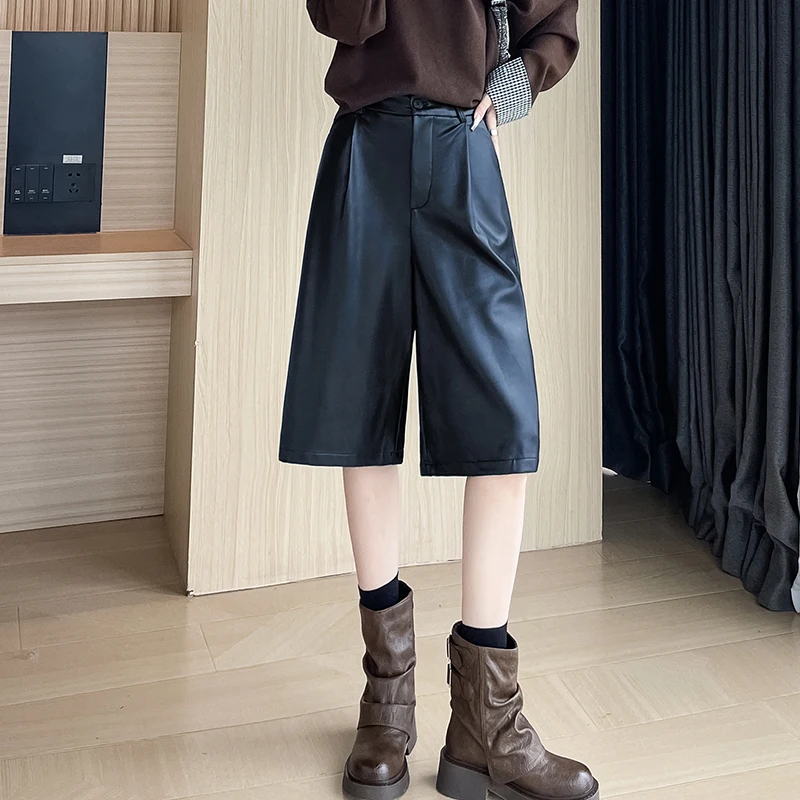 

Высококачественные капри из искусственной кожи, новые женские брюки 2026, осень-зима, шикарные короткие брюки из искусственной кожи, элегантные кожаные брюки