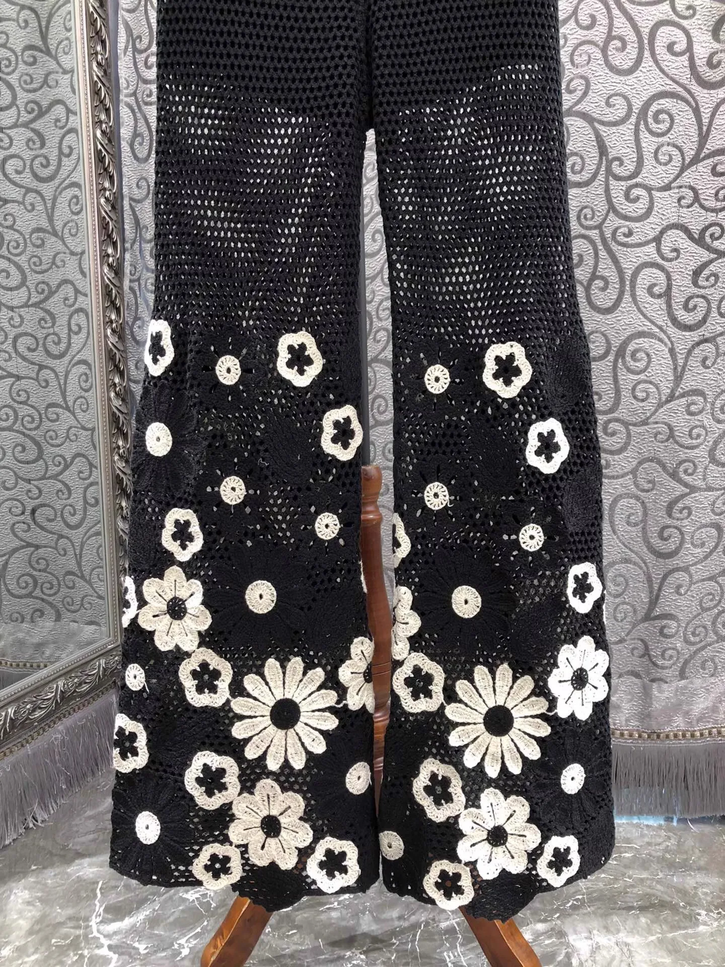 2025 신상 가을 패션 팬츠 고품질 여성 크로셰 니트 자수 풀 기장 플레어 레그 블랙 캐주얼 팬츠 트라우저