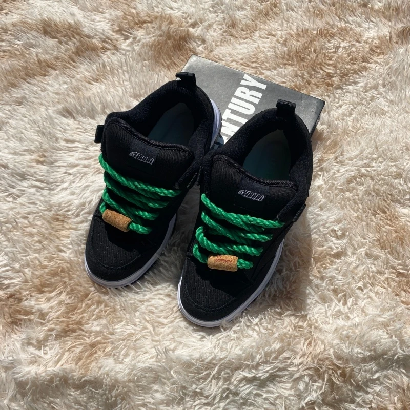 

2026 New Black and Green Colorblock Bread Shoes for Men, Thick Fluorescent Green Lacing Trendy Shoes, Retro Streetwear Skate
